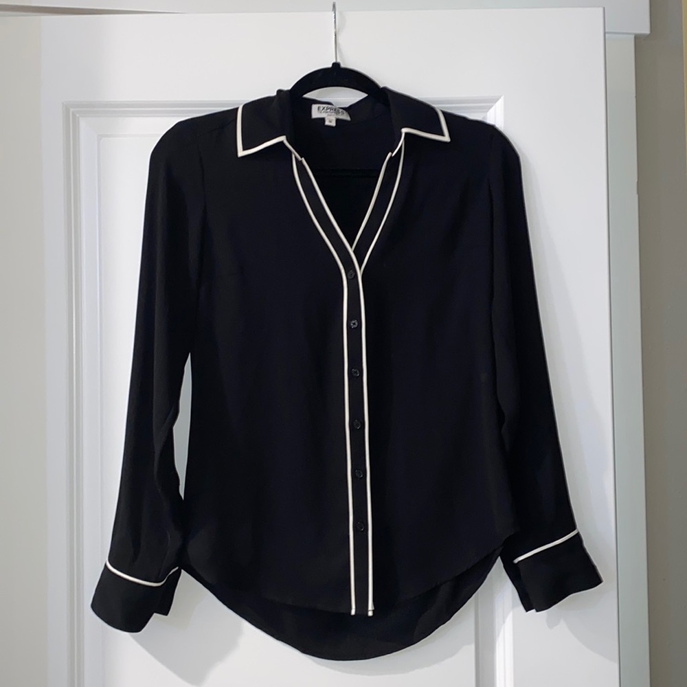 Black EXPRESS button-up dress shirt. Size XS. Worn, no stains no holes no marks.